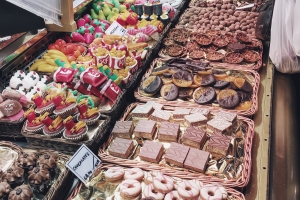 Słodycze na bazarze "La Boqueria" w Barcelonie.